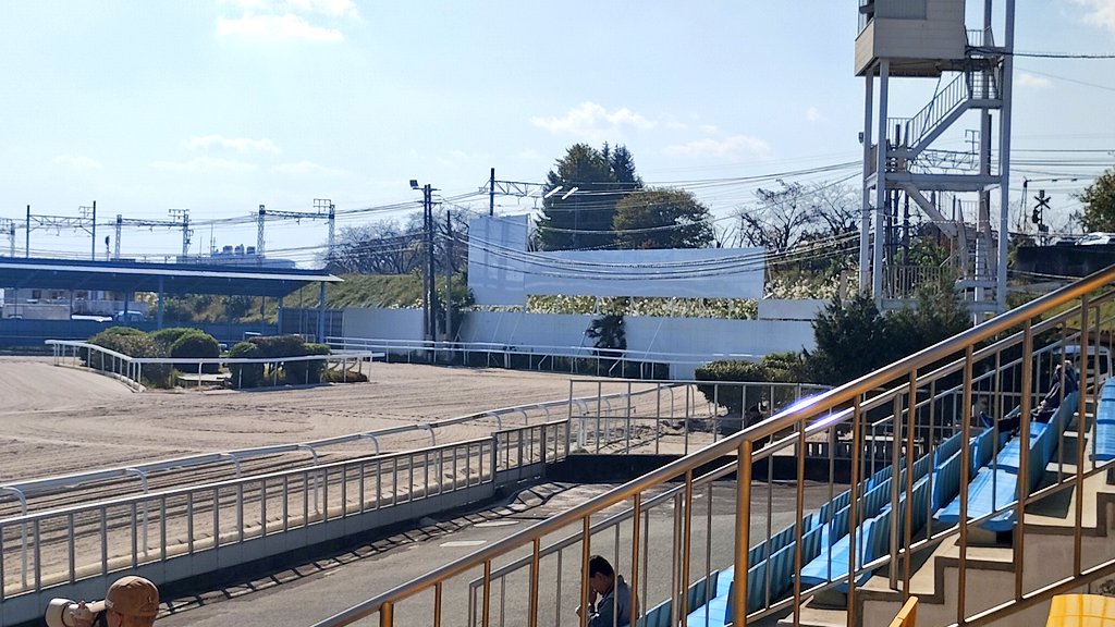 あれ？1400mスタート地点の看板が白く塗りつぶされてる 全然気づかん