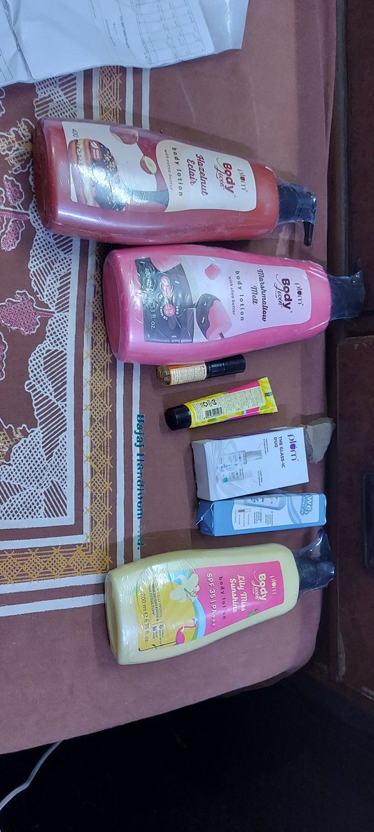 ranivermaecon's tweet photo. @PlumGoodnessIn  My order is missing two items : one from duo bodylotion combo- caramlleo lotion 400 mls,The other item is 90 ml caramello lotion. Out of total of nine items I have recieved 7 items.

I am attaching pictures, for your reference of bills and products recieved. https://t.co/NbeY8Vz9Xn