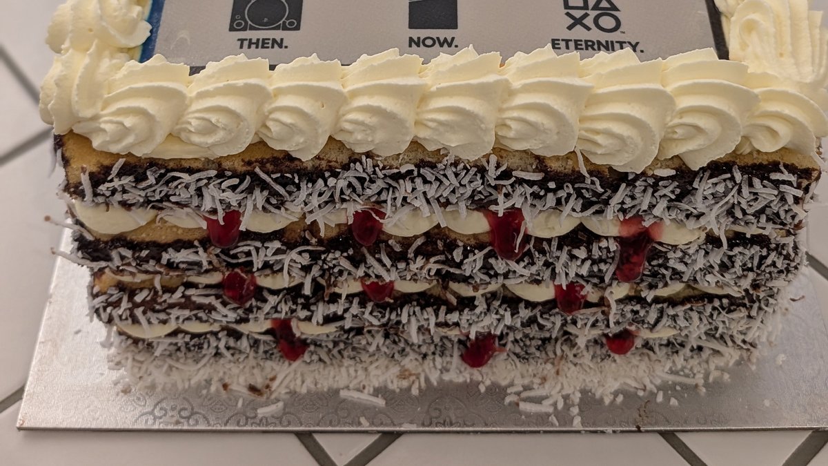 PlayStation AU tweet media