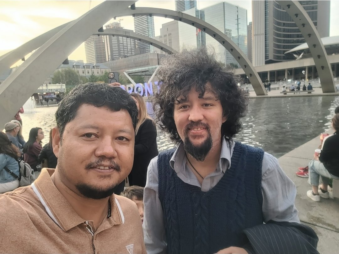 حسن‌جان، برادر عزیزم، امروز دو سال از آسمانی شدنت گذشت و این دو سال چه سخت بر خانواده گذشت. در تمام این مدت شبی نبود که بی‌یادت به خواب بروم. درد از دست دادن عزیز، آن هم جوان، تنها برای داغ‌دیدگان قابل فهم است. برایت آرامش جاودان می‌خواهم و یادت همیشه با ماست.
Miss you so much!