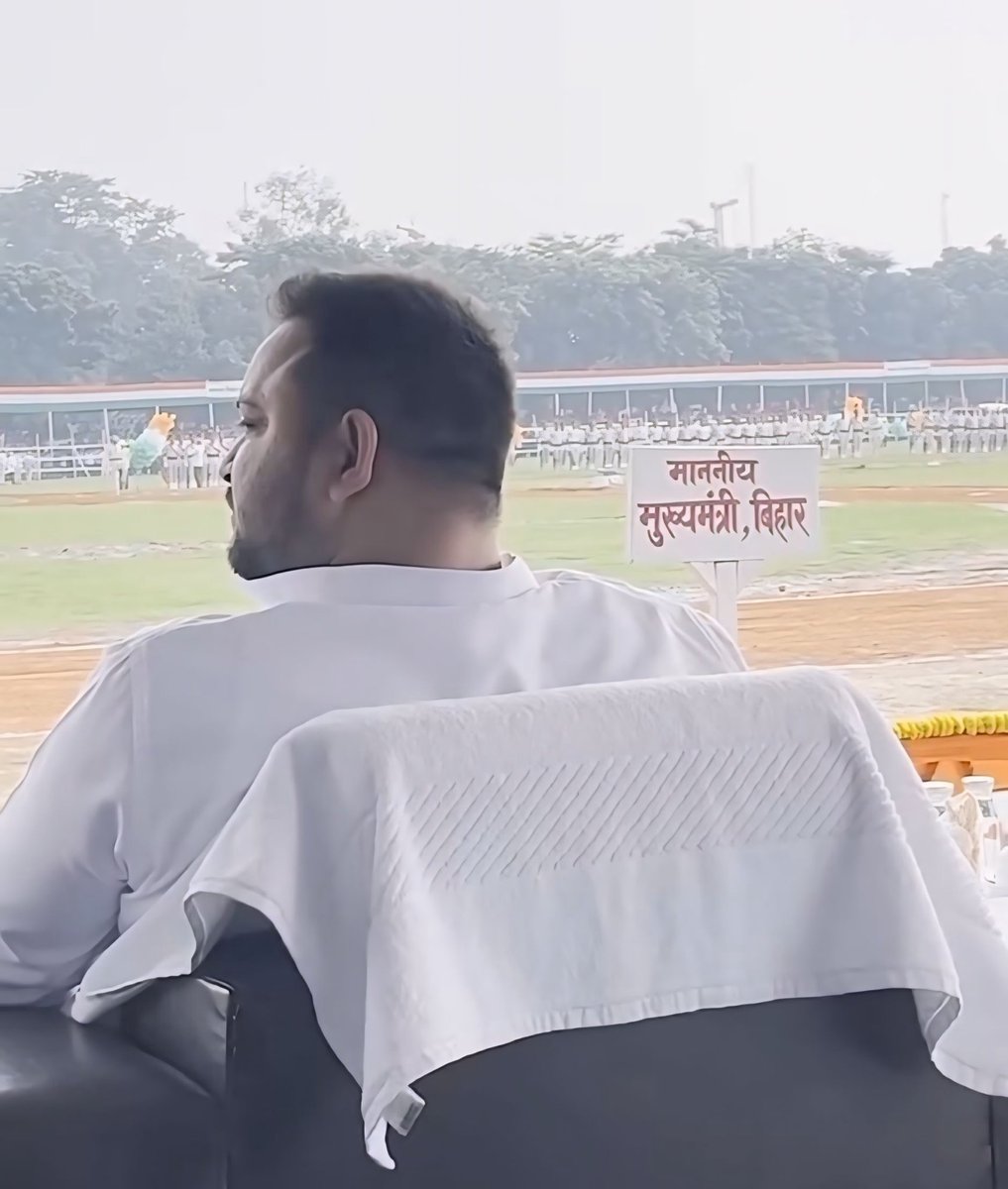 Aadhyayadavv's tweet photo. राज तिलक की करो तैयारी, 
आ रहे हैं तेजस्वी भईया समाजवादी ❤️🎉 @yadavtejashwi https://t.co/dKcO371Hdn