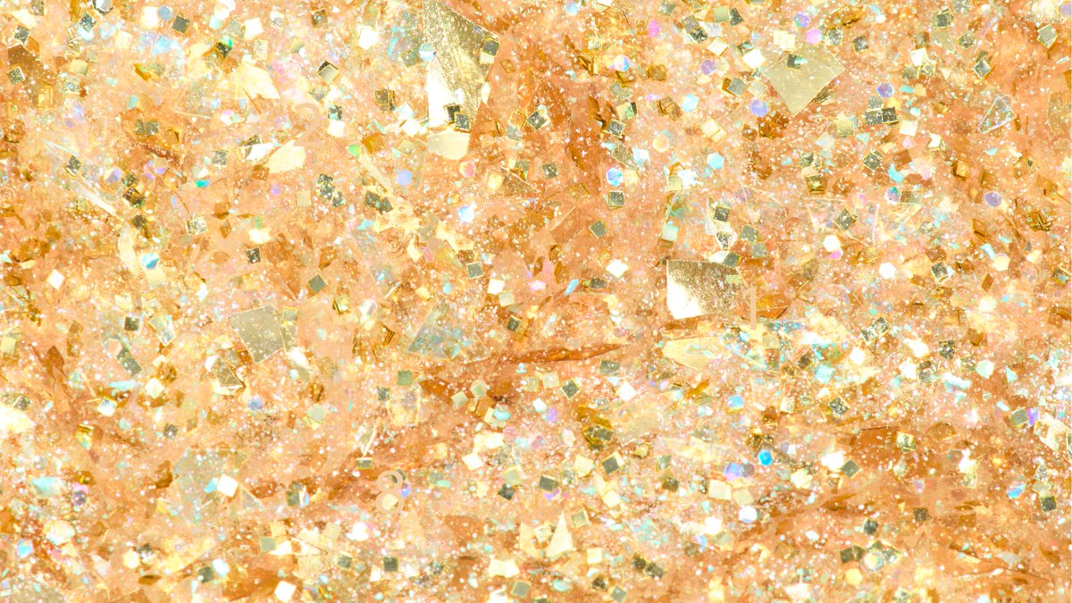 821＝Honey】ですね🍯💛 はちみつみたいなグリッターネイルで指先を