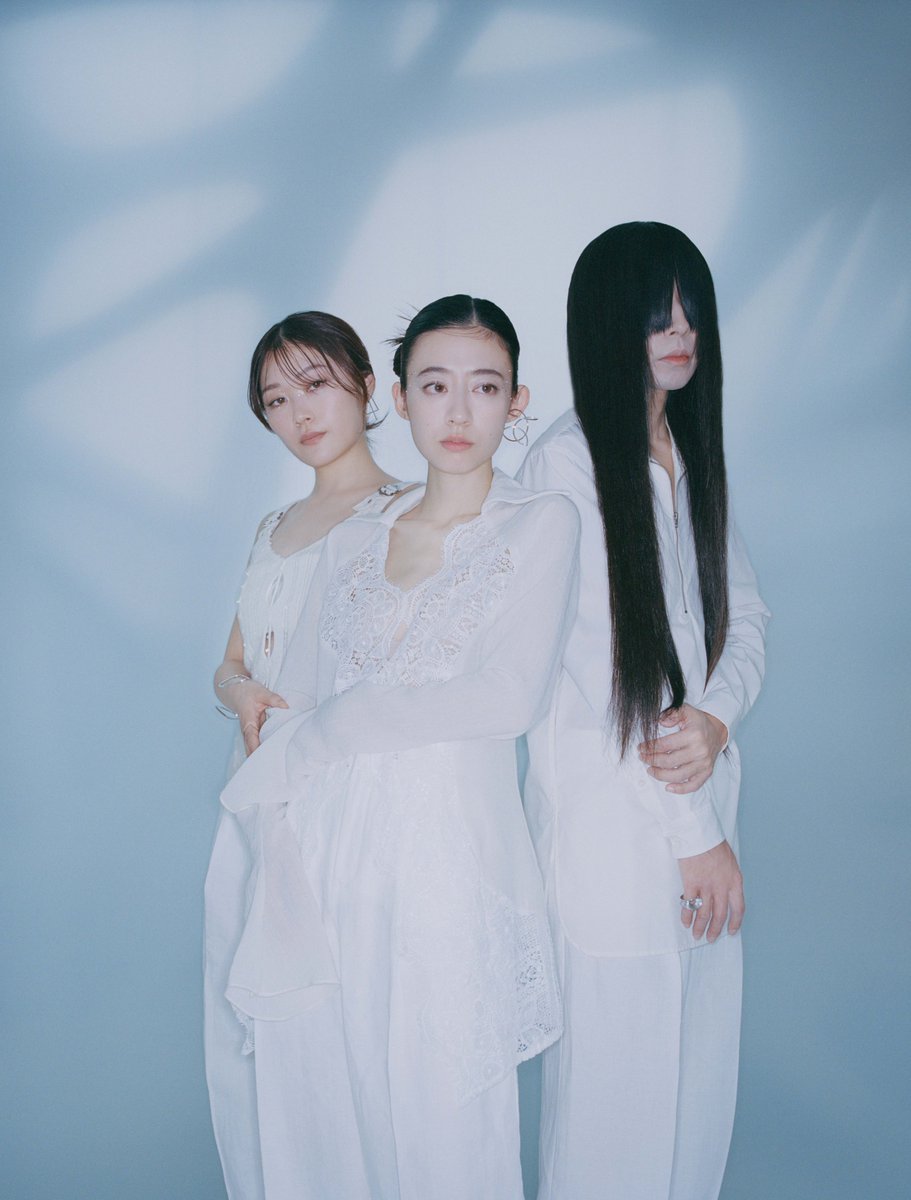 skream_japan's tweet image. 羊文学、スペシャル・シングルCD『Feel / mild days』12/17数量限定リリース。&quot;まほうがつかえる2025&quot;ヴィジュアル公開。「いとおしい日々」武道館ライヴ映像プレミア公開も
skream.jp/news/2025/11/h…

#羊文学
#羊文学_まほうがつかえる2025
#羊文学_いまここ
#Hitsujibungaku