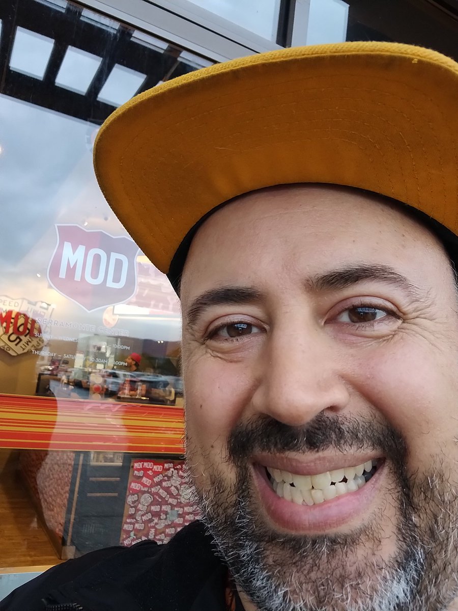 DannyOcchipinti's tweet image. Some amber kicking in by MOD pizza 🍕 today after the fundraiser for around $9 bucks.  Another crazy month of November.  👍. #modpizza