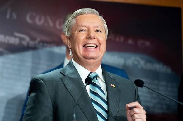 MHowellTweets's tweet image. Senator Menendez took gold bars. 

Senator @LindseyGrahamSC legislated giving them to himself.
