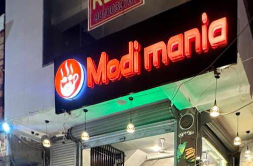 atulsinghal25's tweet image. दिल्ली के रोहिणी सेक्टर 3 में फास्ट फूड सेंटर मोदी मेनिया का उद्घाटन किया @PMOIndia @aaj_kehna_hai @AshokGoelBJP @payalgupta27110 @RSSorg @VHPDigital #modimania