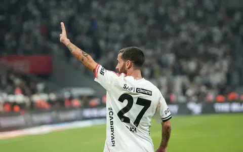Rafa Silva kırmızı çizgimizdir.Sergen geldi adam futboldan soğudu Rafa birakirsa Başkanla Sergende bıraksın.#wearewithyourafa #beşiktaş #rafasilva