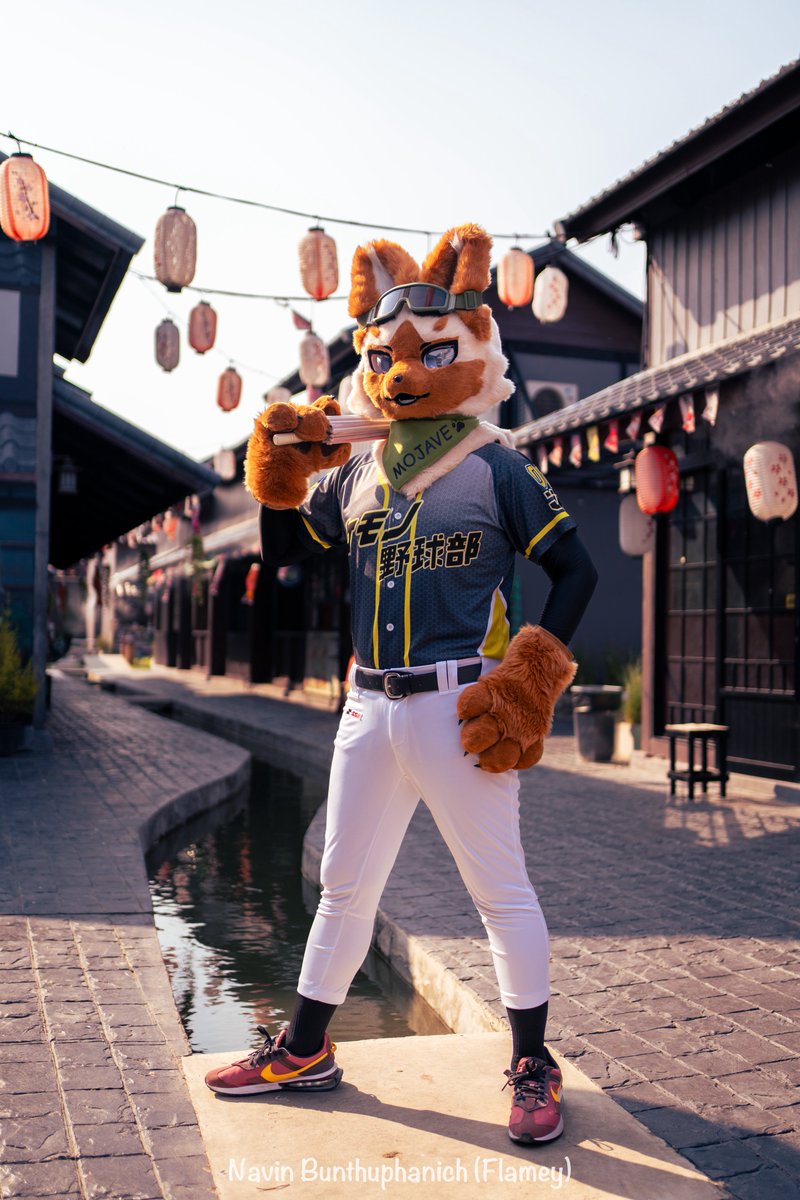 #身長をす見た人もす
180 cm
Sorry, I’m short 😭

📸: Navin Bunthuphanich

#Furry #Fursuit #FursuitFriday #ケモノ野球部