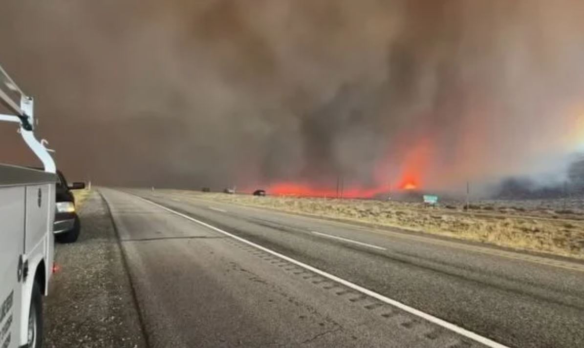 FIRE WATCH
The Pack Fire burning in Mono County has grown to 3,400 acres, according to Cal Fire. Evacuations remain in place.

For the full story click the link in the comments.