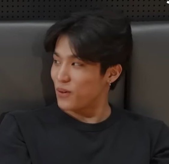 bakwanseember's tweet image. &quot;I heard they&apos;re                                &quot;ke cakung?&quot;
shipping us!&quot;