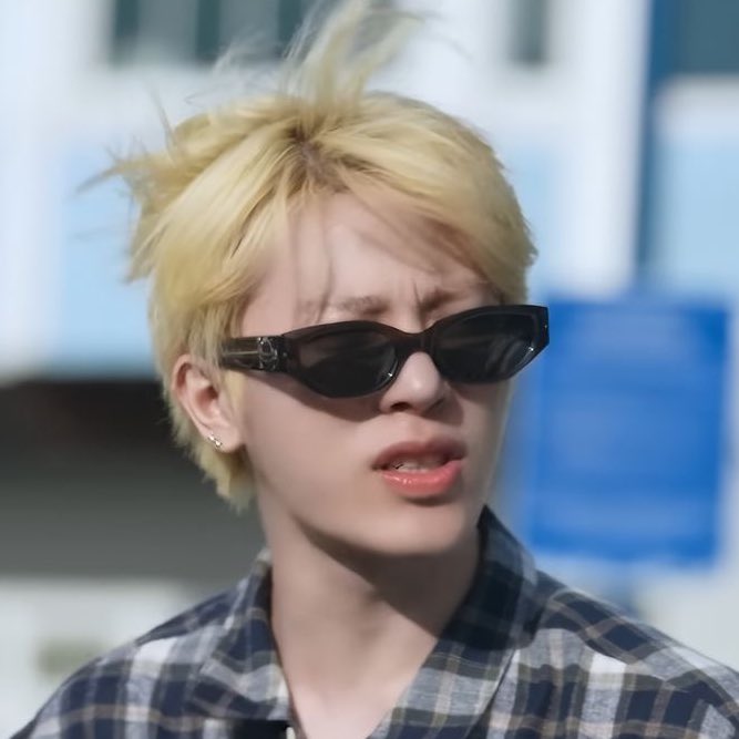 bakwanseember's tweet image. &quot;I heard they&apos;re                                &quot;ke cakung?&quot;
shipping us!&quot;