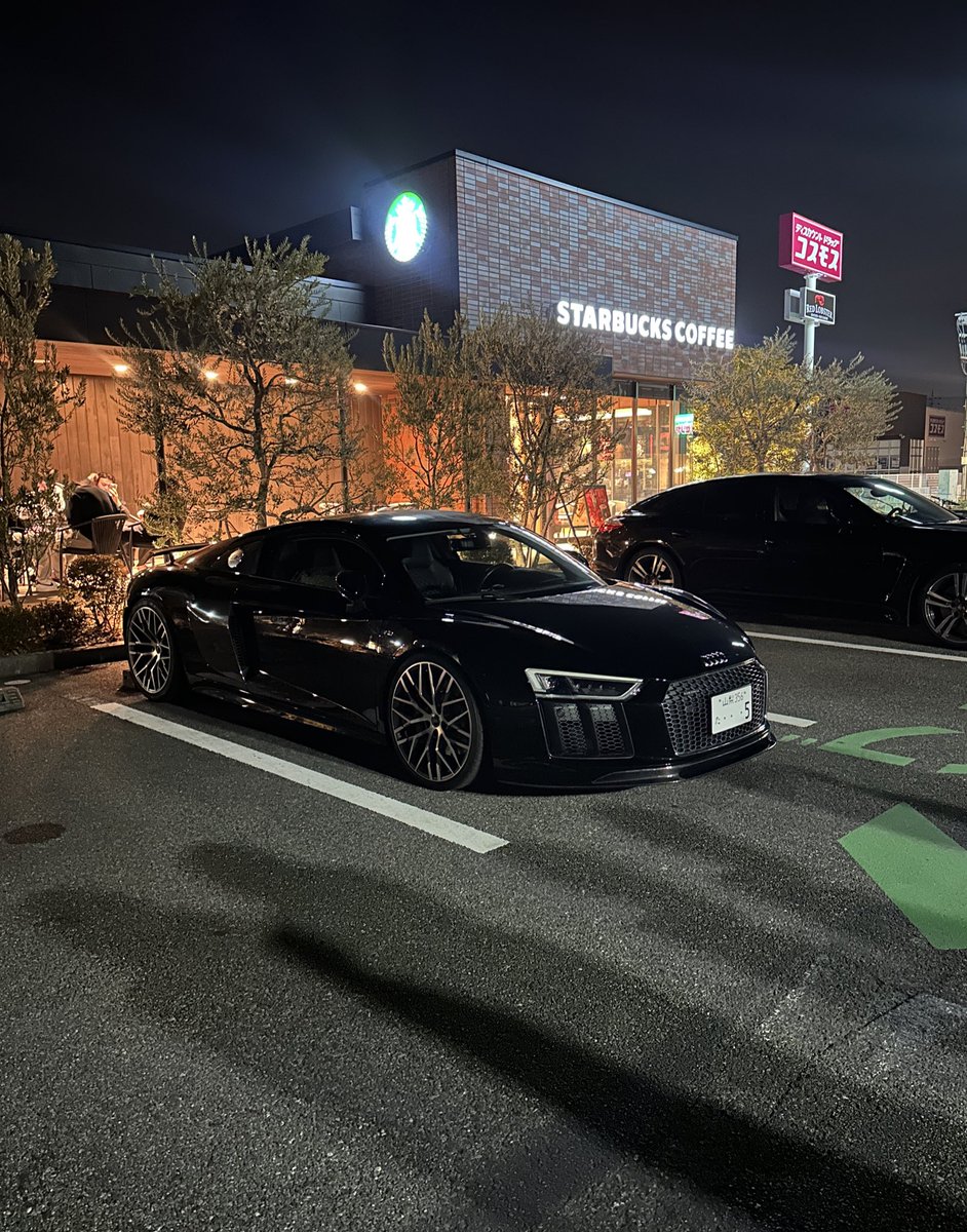 昨日は久しぶりにR8引っ張りだしてきてnight drive
V10サウンドと運動性能の良さに改めて感動した🥹