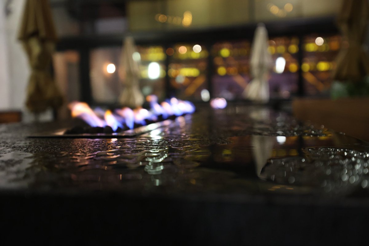Walking in the rain, downtown in Morgan Hill, California.
#photograghy #mirrorless #canon