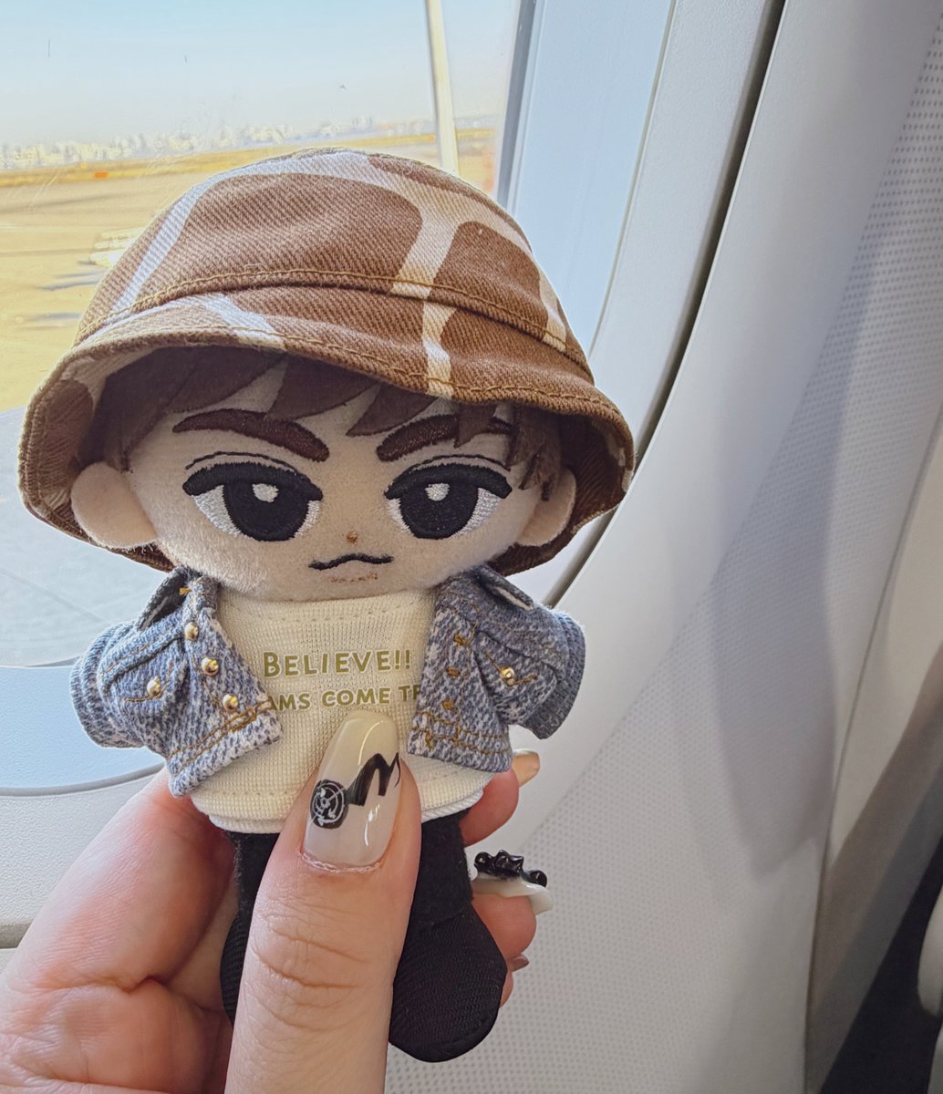 sn_sc2525's tweet photo. 北海道着いた！でも眠すぎるからホテル直行して仮眠しようかな…グッズ整理券の時間もまだ余裕あるし… https://t.co/XjINOtQAMx