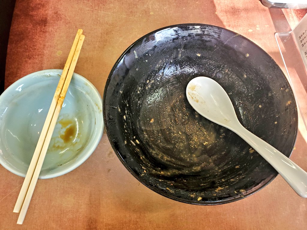 darkeyesgarun's tweet photo. らーめん にい村

みそまぜそば　大
刻みショウガ　魚粉
追い飯　かつおぶし

同僚　濃厚つけめん

同僚がまぜそば食べたいとのことで訪問したのにつけめんに変更
終始大にすればと言ってました😋
私も追い飯予定なかったんですが、にい村さんはドボンまでがセットですね
お心遣いありがとうございます https://t.co/cpnYEl3JHH