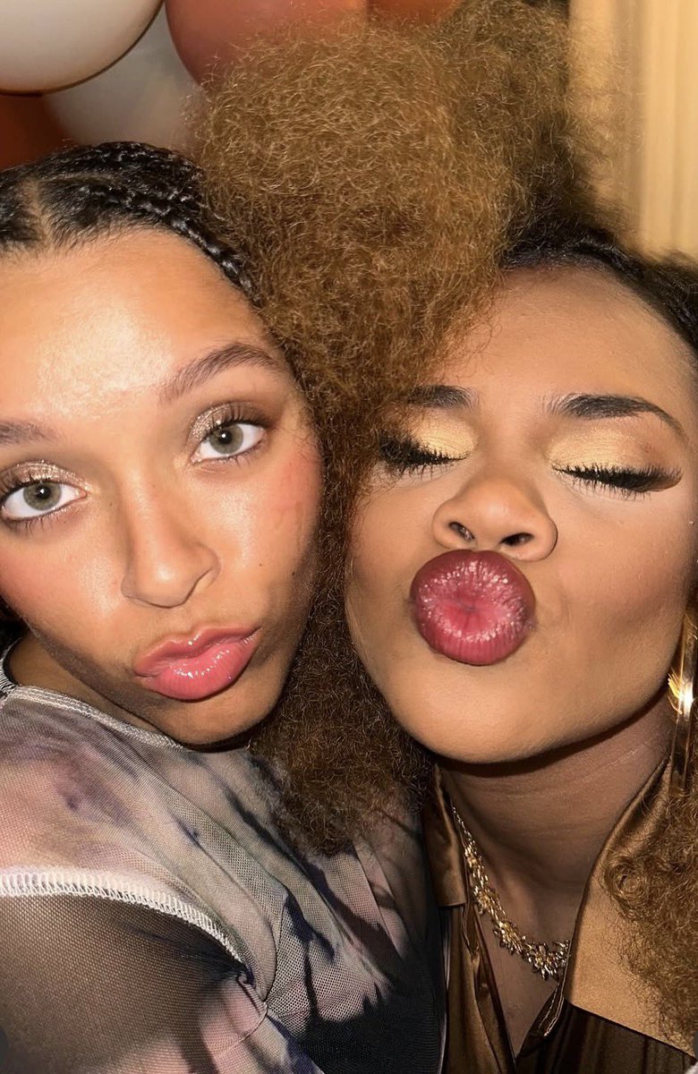 ⭑.ᐟ new pics of dara! 

via @/kyliaaz