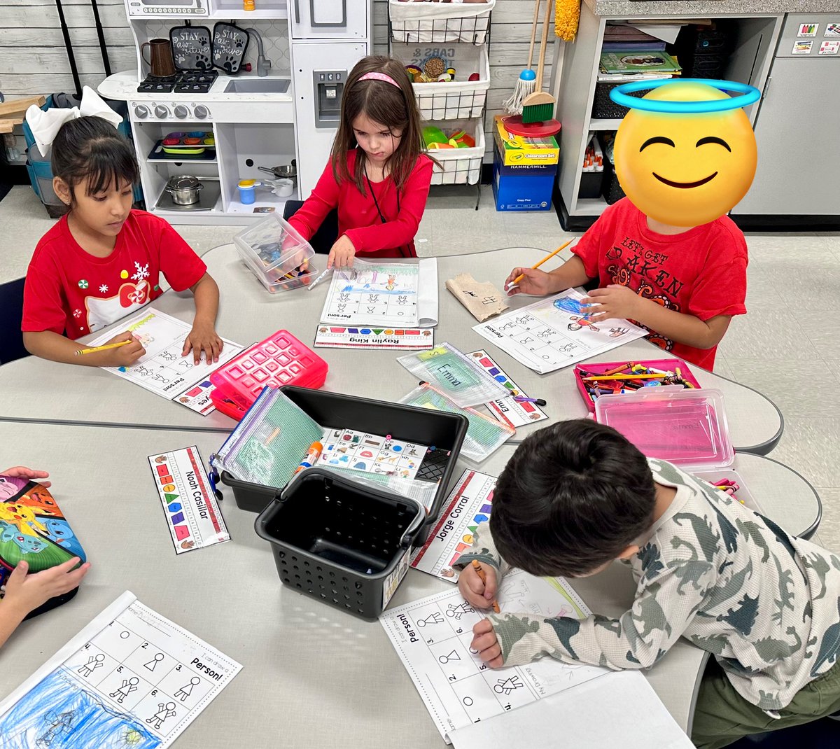 ngriffith106's tweet photo. My Kinder friends loved working on their directed drawing of a person. Their focus was to create a setting for their person with enough detail and labels it would be easily identifiable. Success💚
#rockyourrole #wearedegan #oneLISD https://t.co/zRm1MyGBJn