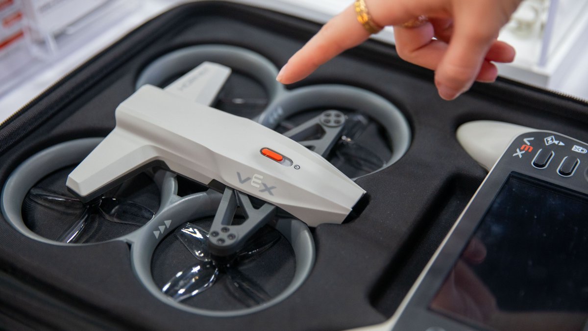 VEXRobotics's tweet image. VEX AIR introduces students to a whole new dimension of STEM learning! 🤖 Get the lowdown on its flight modules, safety features, support resources, AND the new VEX AIR Flight Simulator in a new VEX PD+ Insights article here (no subscription required): buff.ly/7FMHzUJ