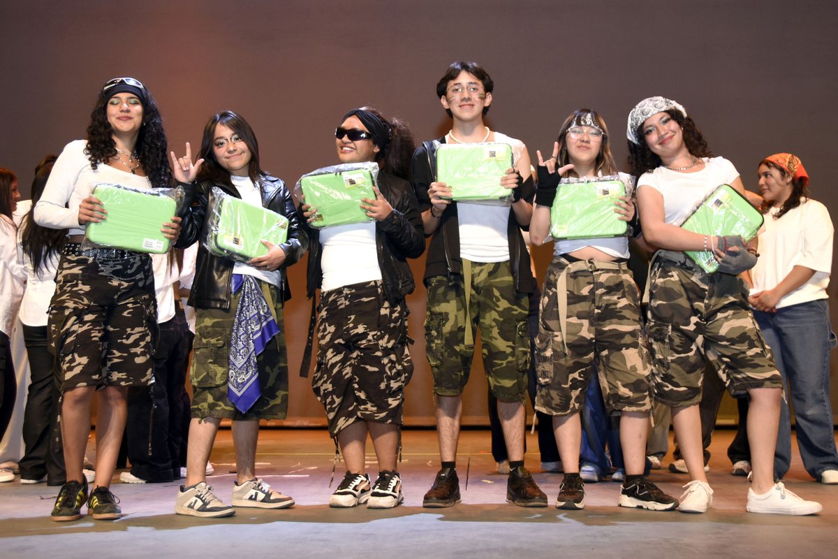 BUAPoficial's tweet photo. Creatividad, energía y ritmo, en las coreografías de los preparatorianos BUAP en Bailaré Hip Hop 2025.

Los tres primeros lugares fueron para las prepas 2 de Octubre, Marie Curie e Instituto Iberia.

ℹ️ Más información aquí: https://t.co/jsWlZPxG69

#BoletínBUAP https://t.co/oSiuy1PjBz