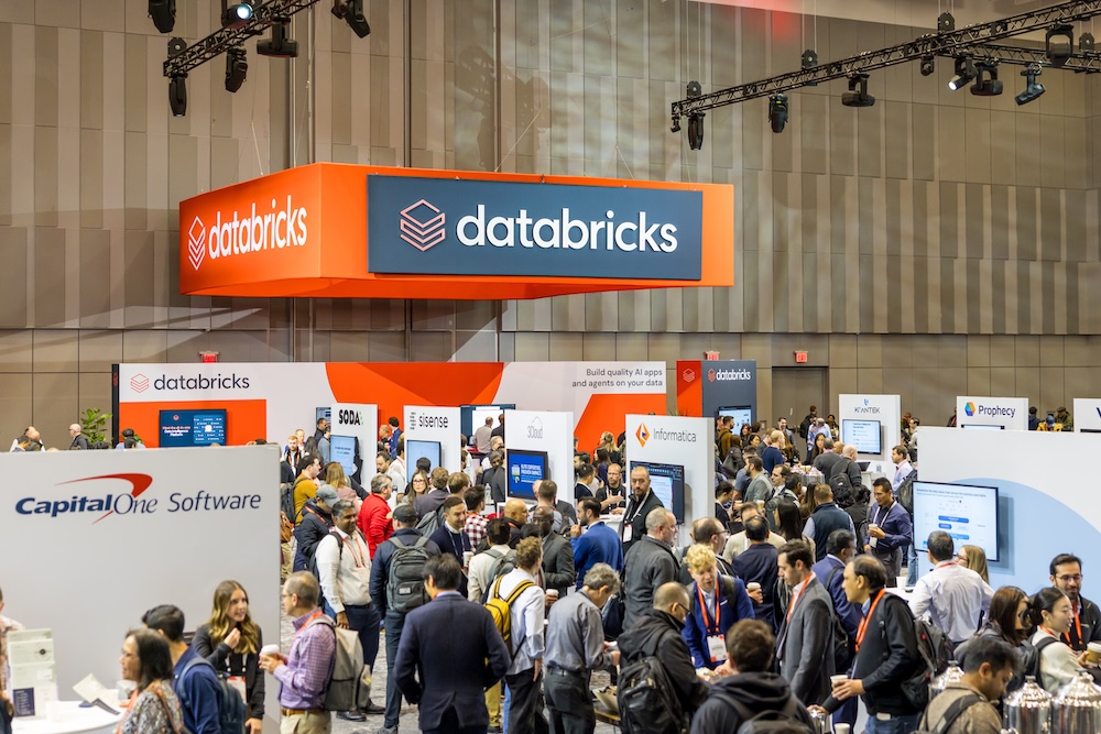 Data_AI_Summit's tweet image. That&apos;s a wrap on #DataAIWorldTour NYC! 🗽 

More than 2,700 data leaders and innovators came together to connect, learn, and shape the future of AI.

The day covered AI agents, Agent Bricks, Lakebase, and insights from customers and partners — all focused on real-world impact.