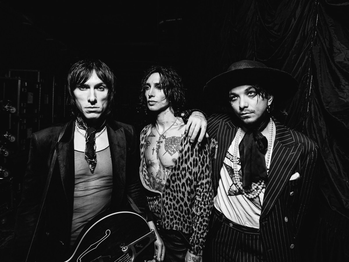 PalayeRoyale's tweet image. It is time for a new profile photo. x

New single, “Feel Something, Great.” out now.
