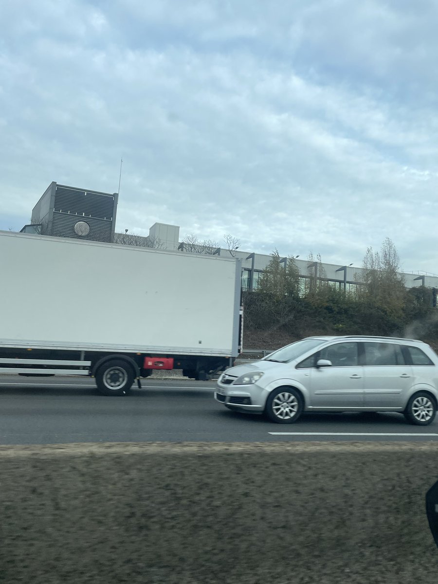 Haschichin_king's tweet photo. @TearOffFR Ils ont piqué l’enseigne…. https://t.co/I8vnWr1uT6