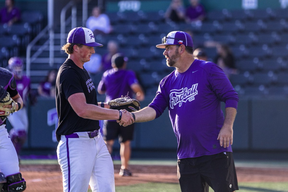 TCU_Baseball's tweet image. Break out the brooms 🧹🧹🧹

White Squad takes the sweep of the 2025 Purple vs. White World Series with a 2-1 win! 

#GoFrogs | #FrogballUSA