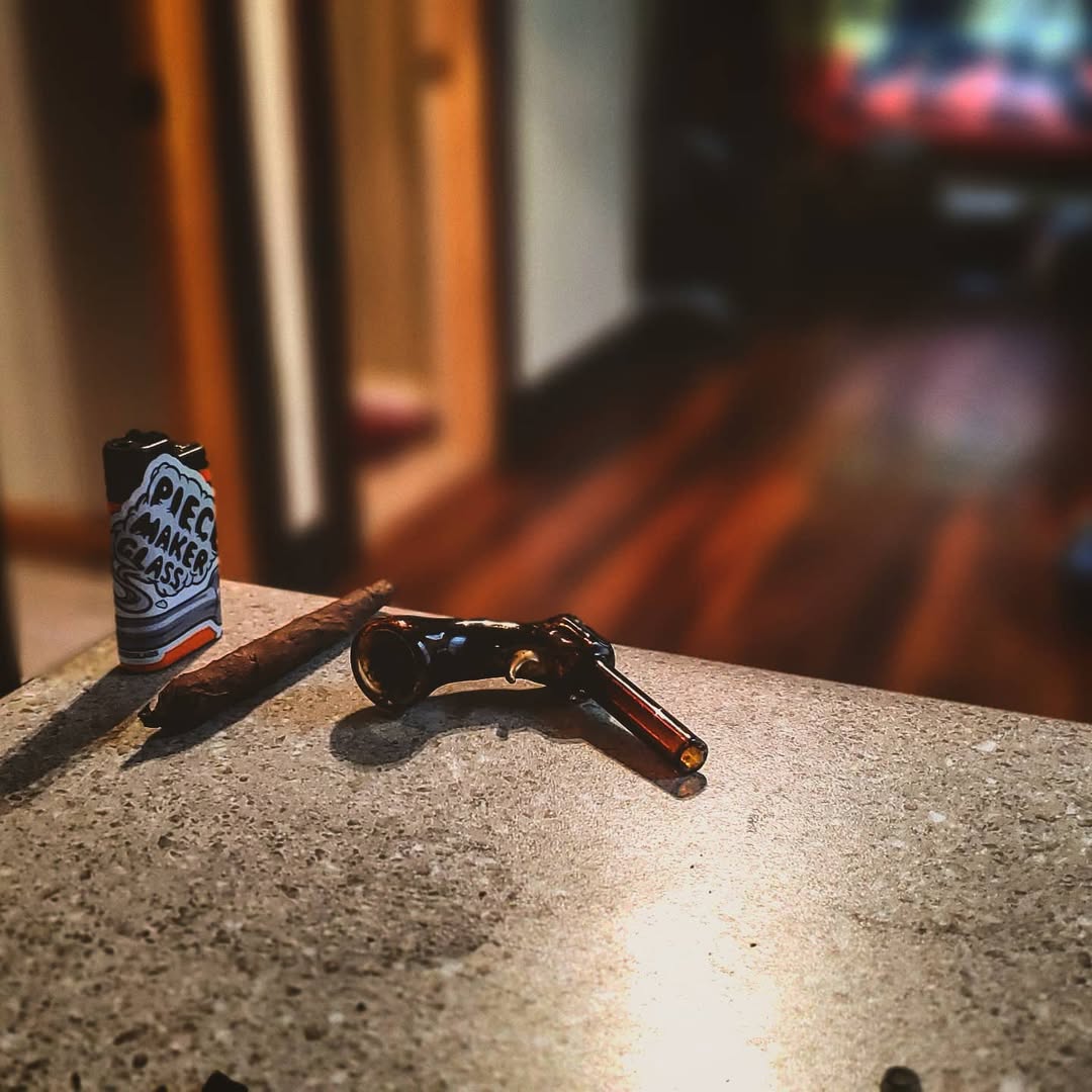 piecemakerglass's tweet image. EDC. 
#piecemakerglass

#ikeepthatthangonme #pewpew