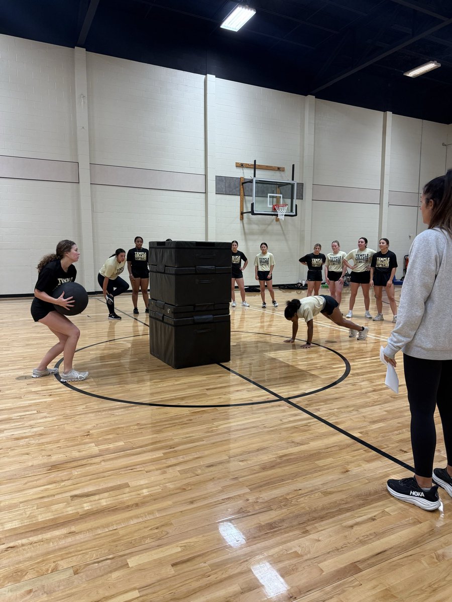 SoftballTemple's tweet image. TEAM COMP

Round 4 🏃‍♀️⚽️ 
Relay Races and Kickball

#YahLeps