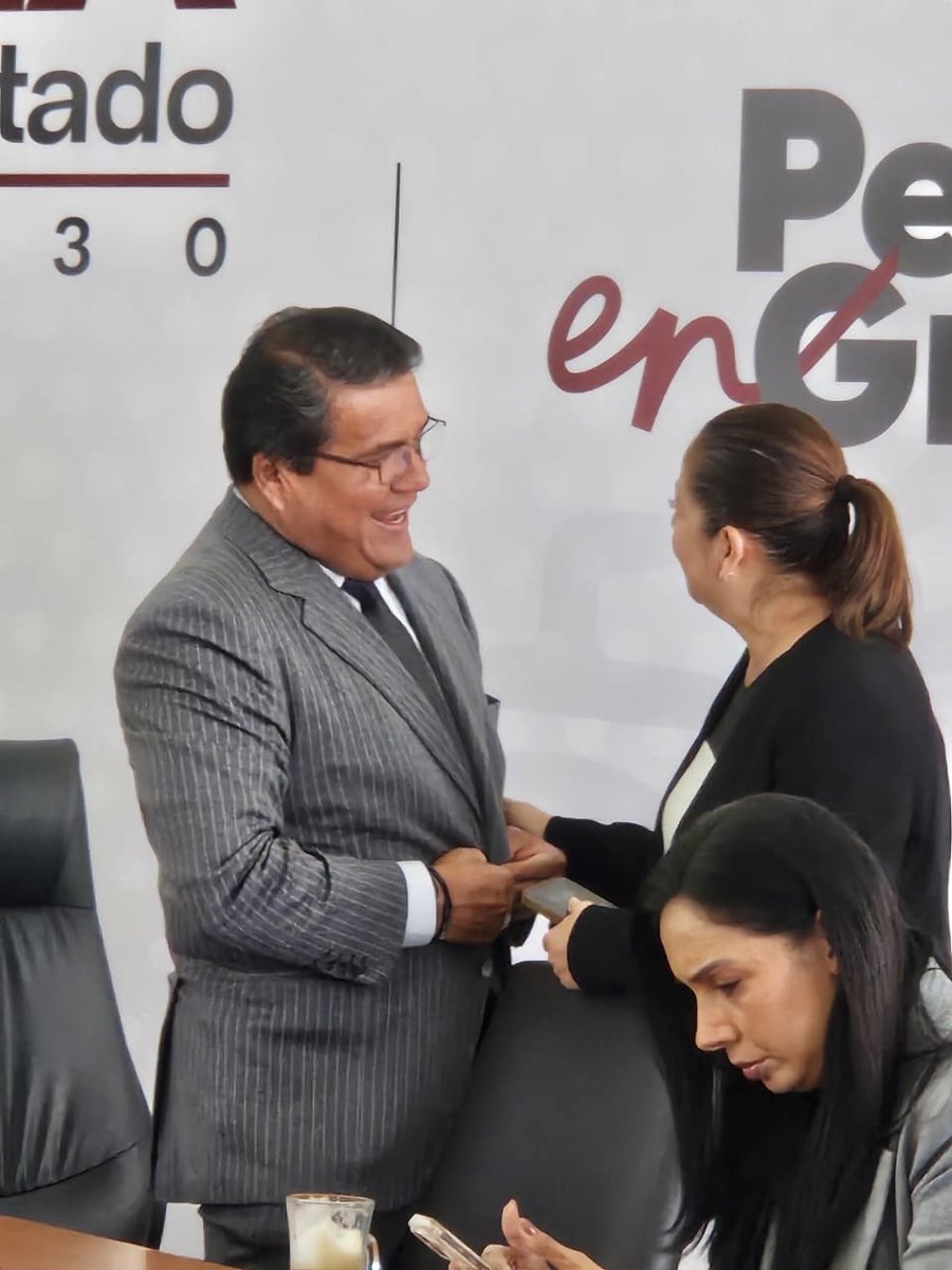 juliomiguelhg's tweet photo. Acompañé a nuestro Gobernador, @armentapuebla_ en la mañanera del pueblo, en donde abordó temas de la agenda pública estatal e hizo importantes anuncios para las y los poblanos. https://t.co/0jMdGRhWJx