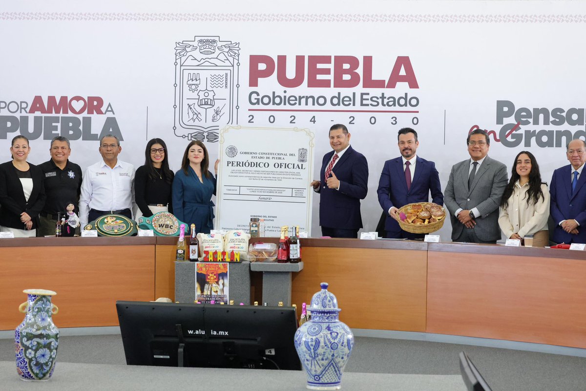 juliomiguelhg's tweet photo. Acompañé a nuestro Gobernador, @armentapuebla_ en la mañanera del pueblo, en donde abordó temas de la agenda pública estatal e hizo importantes anuncios para las y los poblanos. https://t.co/0jMdGRhWJx