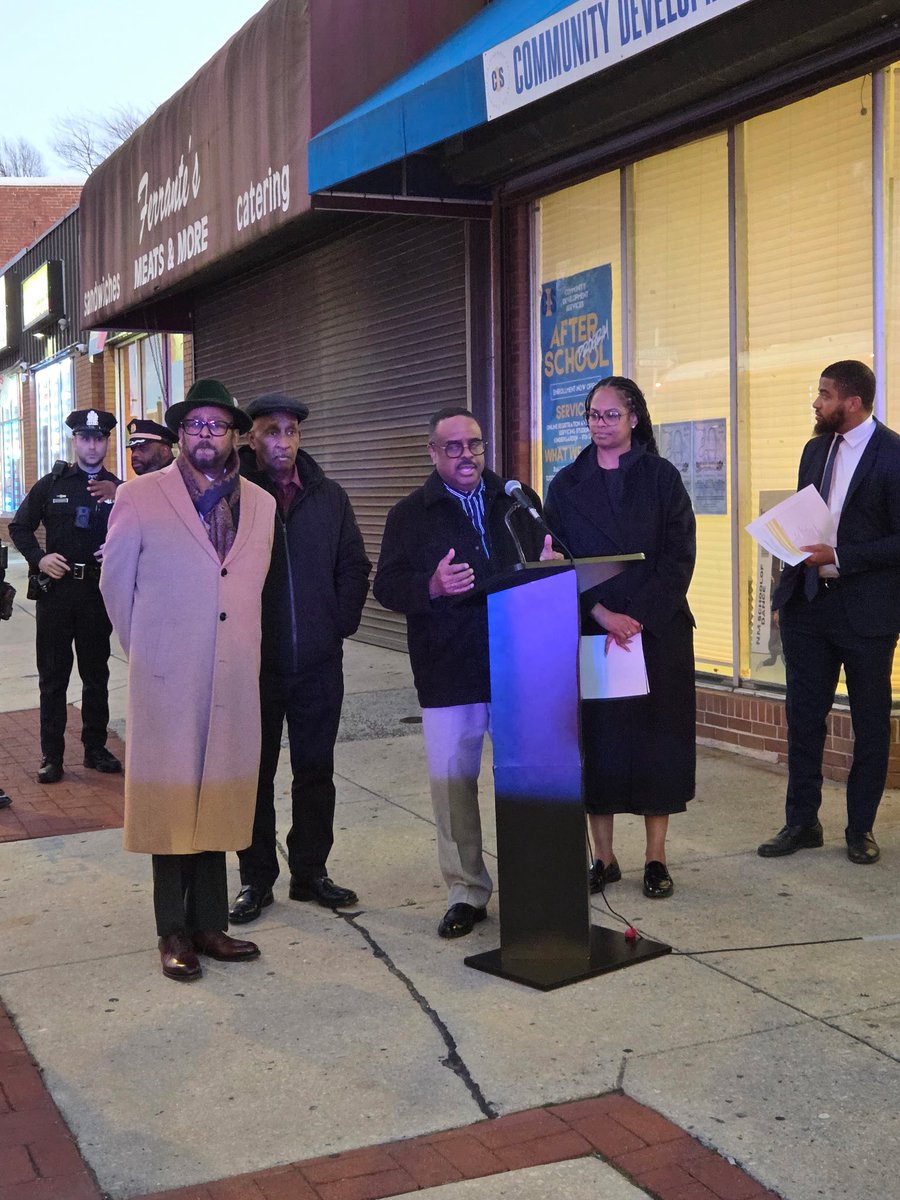 Team KGR joined <a href="/RepCephas/">Rep. Morgan Cephas</a> and my colleague <a href="/Mr_4thDistrict/">Councilmember Curtis Jones Jr.</a> for the lighting of Haverford Avenue! 

Fifteen new decorative lights have been installed along the Haverford Avenue corridor from City Ave to Woodbine Ave, boosting safety, supporting small businesses, and brightening a