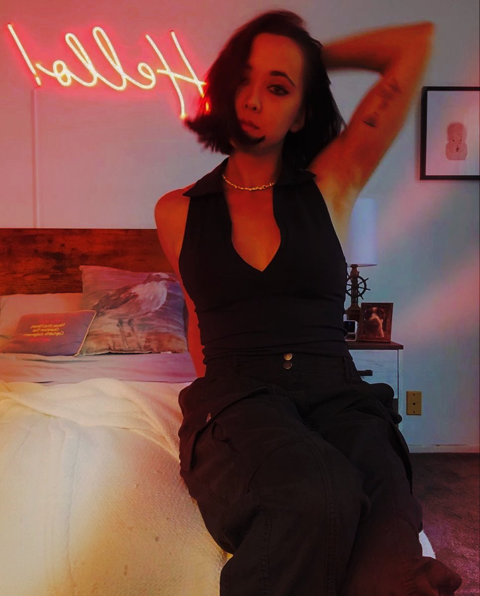 This is a canon Jordan Li thirst post to me , they definitely would post this and have Marie spiralling and spamming the comment section  #genv