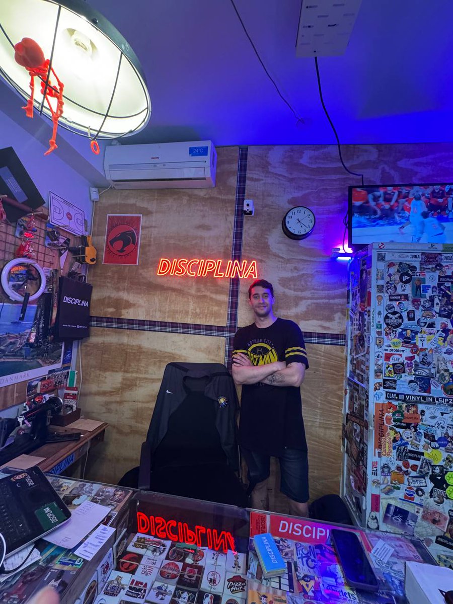 PL__Genesis's tweet image. GM! 🌞We&apos;re in Buenos Aires to kickoff PL_Genesis &amp;amp; we’re sourcing all of our swag from local creators.

Meet Disciplina, a streetwear shop built by an independent BA designer who’s been curating his craft for years.
📍Arevalo 1758
🧵