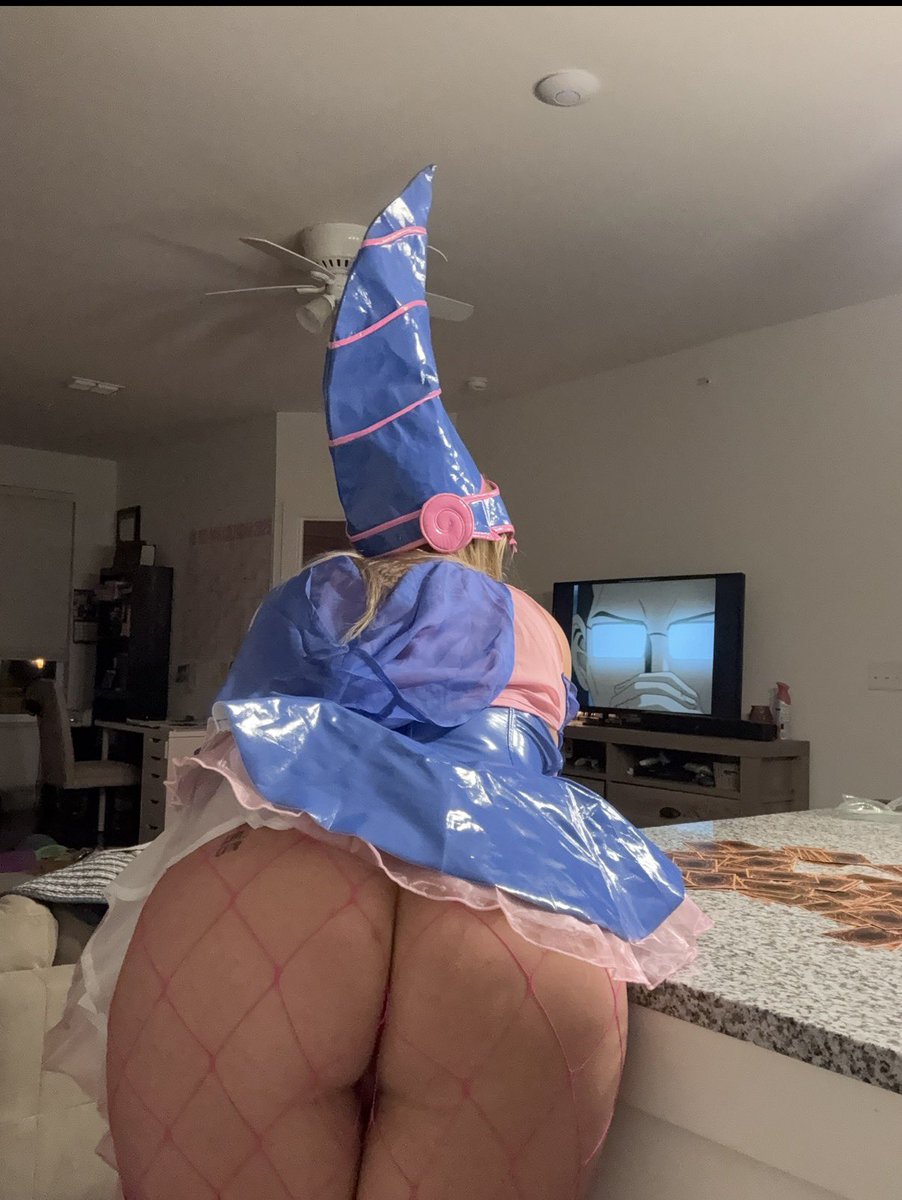 Dark Magician Girl’s been practicing her spells again… and things got a little out of hand. I might have used my wand to summon a few too many waves of pleasure… check it out here onlyfans.com/2087258927/sci…