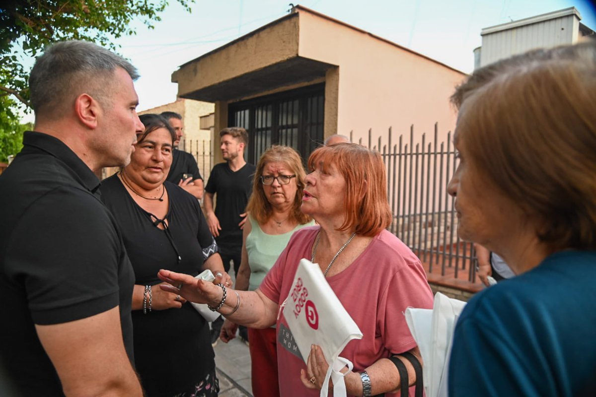 Un nuevo barrio protegido por el Sistema de Alerta Comunitaria 🚨

El barrio Covimet cuenta ahora con una central que permitirá actuar más rápido ante cualquier emergencia, conectando a los vecinos con la Policía y el equipo municipal.

Seguimos sumando herramientas para cuidar a