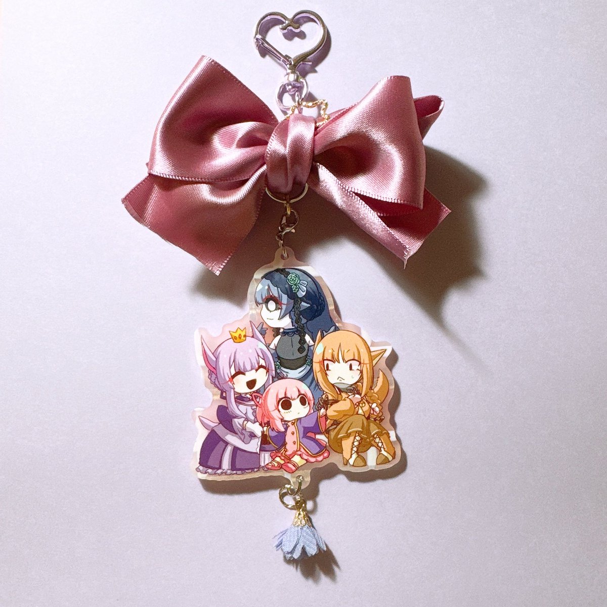 okara_1118's tweet image. #ほっといてあげ幼稚園2
自分の所にだすリボンチャームアクキー、実物こんな感じです🙌✨イベント当日これを持ってくのでよろしければ！🙇‍♂️✨