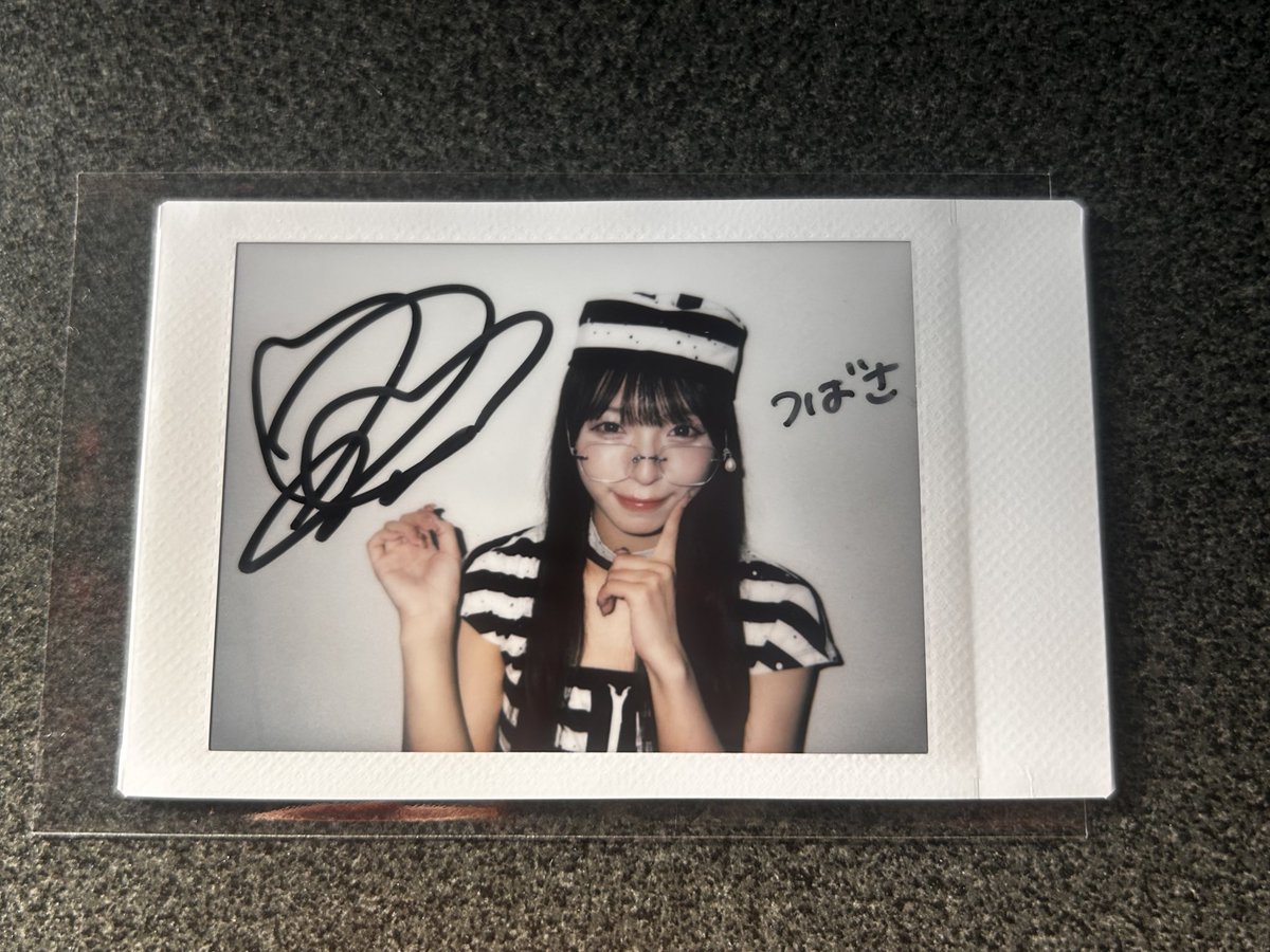 前から気になっていた塩川莉世さんのサイン入りチェキを入手してしまい
