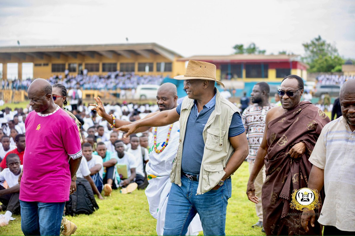 13th Nov 2025
Togbe Afede XIV, joined by some dignitaries, visited the Ho Sports Stadium to observe the ongoing Ghana Armed Forces recruitment. He applauded the orderly process and urged applicants to remain disciplined.