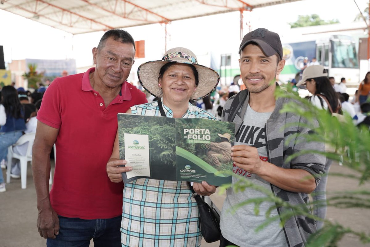 #SENARindeCuentas Más de 172.000 cupos de formación ejecutados, llegando a zonas rurales, PDET y ZOMAC, con estrategias como CampeSENA y Full Popular, que acercan la educación a comunidades apartadas del Cauca.
#SENACauca #ConstruyendoJuntos #ResultadosQueTransforman
