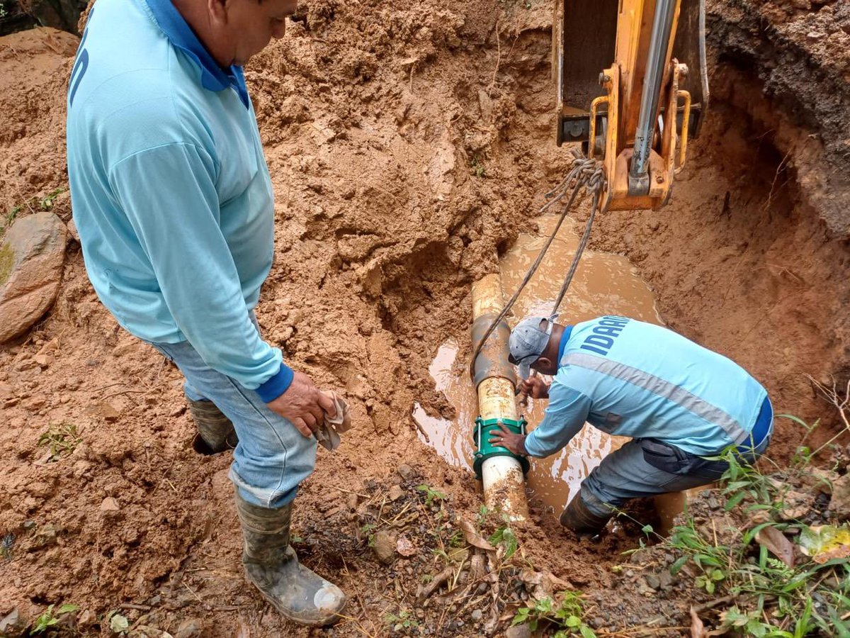 Sabemos lo valiosa que es el agua en cada hogar.
Hoy conocimos, a través del segmento “Denúncialo” de TVN, sobre la rotura de una tubería de 6” en Valle de las Rosas, Loma Cobá – Arraiján, que por más de seis meses provocó la pérdida del vital líquido y afectó las residencias del