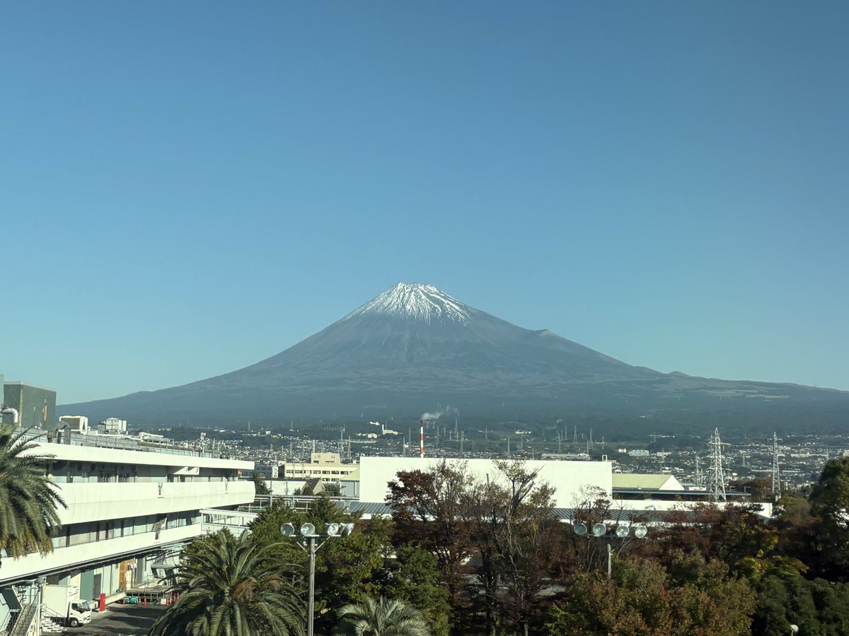 yoshimaru_diet's tweet photo. 久々に富士山見ましたわ
めちゃくちゃいい天気だな☀️ https://t.co/lIRR0KaniJ
