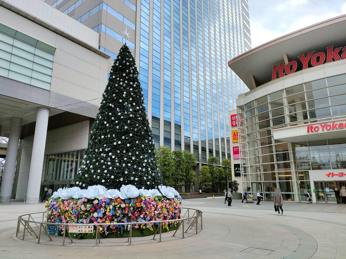 tokuabe_print's tweet photo. おはようございます！
江東区は晴れ☀

昨日は年に一度の健康診断でした🩺
毎年すこ〜しずつ体重と腹囲が増えています😅
病院近くの広場はすっかりクリスマスムードでした🎄✨

週の終わり、金曜日もよろしくお願いします！（製造W） https://t.co/oPXUctbCOF