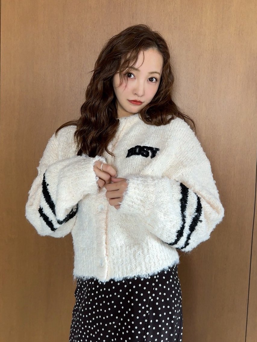 【新品タグつき】ROSY LUCE Cropped Knit Cardigan 本日放送 #ラヴィット にて📺 #板野友美 着用のニットカーデは Rosy