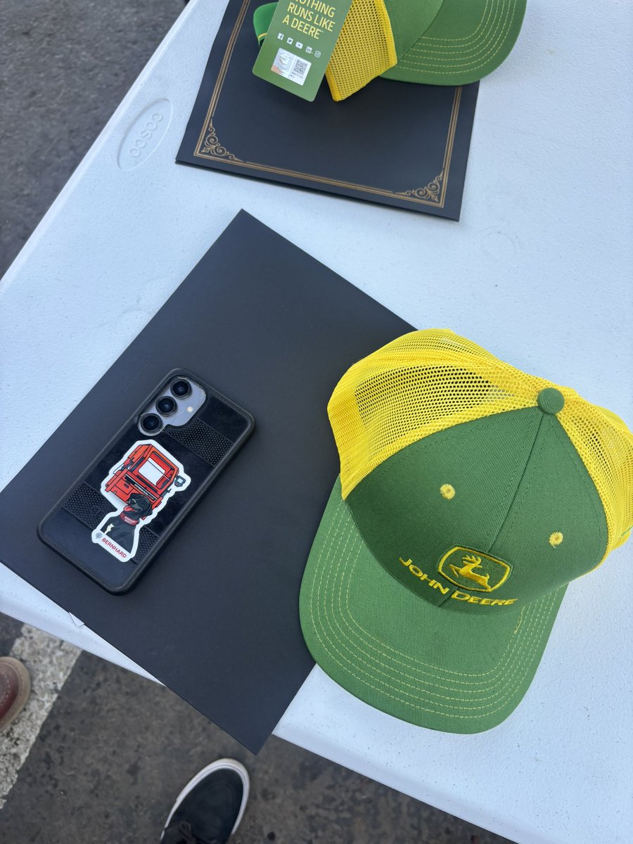 What a great first two days in SoCal with the Stotz team doing some grinder and reel technology training with 50+ equipment managers! The Bernhard Barley stickers I designed were a big hit with the EM’s⛳️🔧🐾