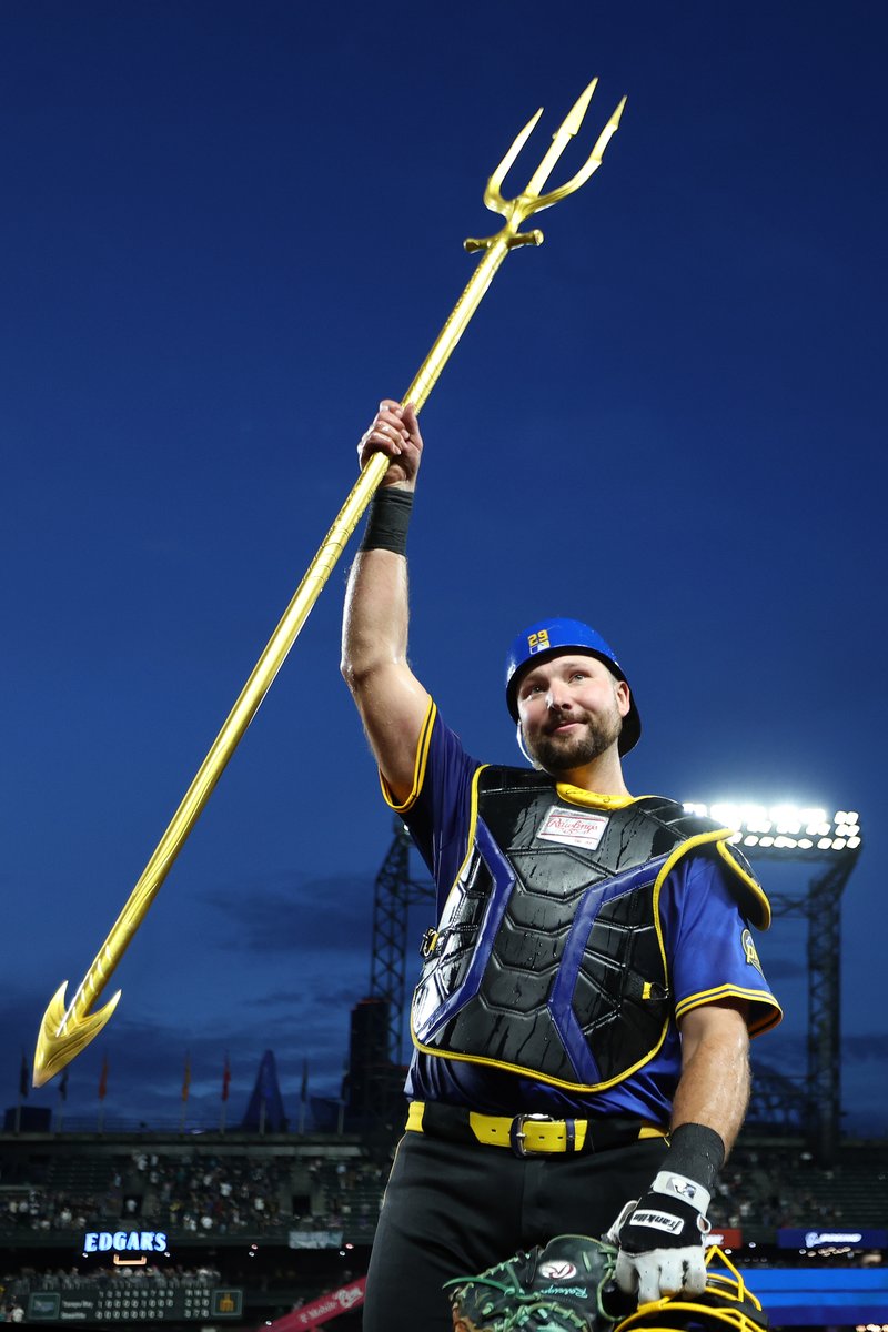 Tip of the 🧢 to Cal Raleigh on a historic 2025 season! 👏

- Led MLB with 60 HR
- Led AL with 125 RBI
- Single-season HR record by a primary catcher
- Single-season HR record by a switch-hitter
- Single-season HR record by a Mariner