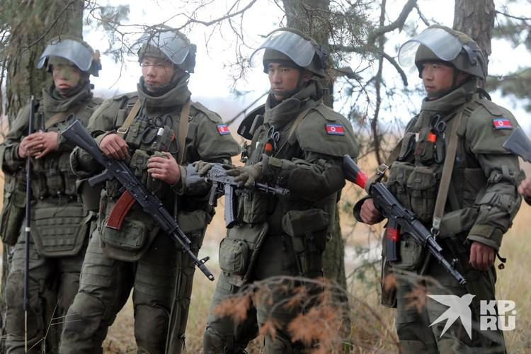 Holstered's tweet image. NEW NORTH KOREAN PHOTOS:

Looks like they're getting better gear (more on that later). 

They're wearing the latest FORT EOD suit: 
OVR-2-02 (suit), RSP-T (helmet), and OVR-3Sh (vest). 

You can also see them sporting new DPRK patches not seen before.