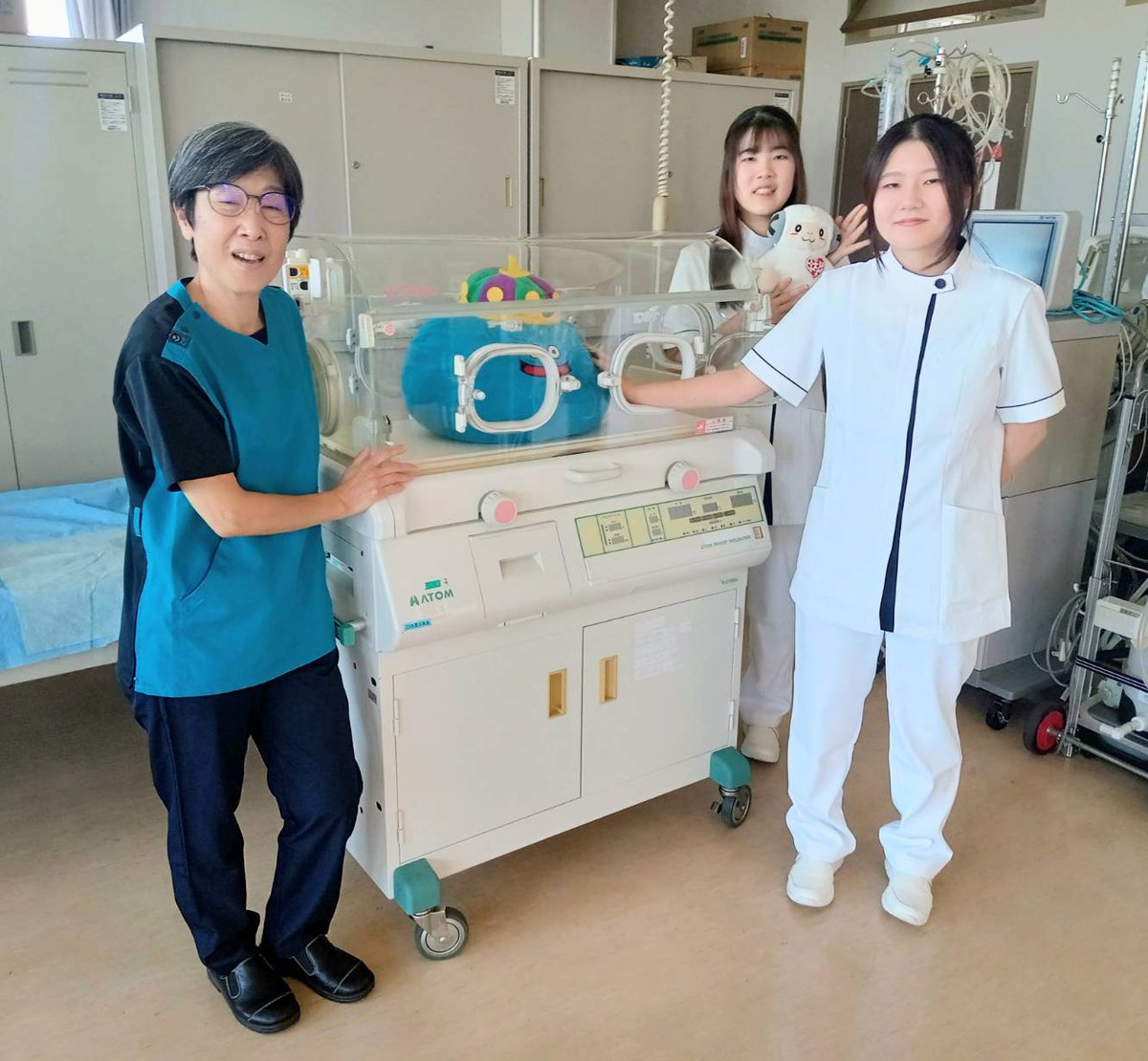 \\臨床工学技士になるぞ！//

国家試験合格を目指して実習に励む学生たち🙌

彼らのメッセージを出身高校の先生方へ伝えてきました！

成長した姿に感激してくださいました🥰

今度は臨床工学技士になった姿を見ていただきたいですね😉

#臨床工学技士
#四国医療福祉専門学校