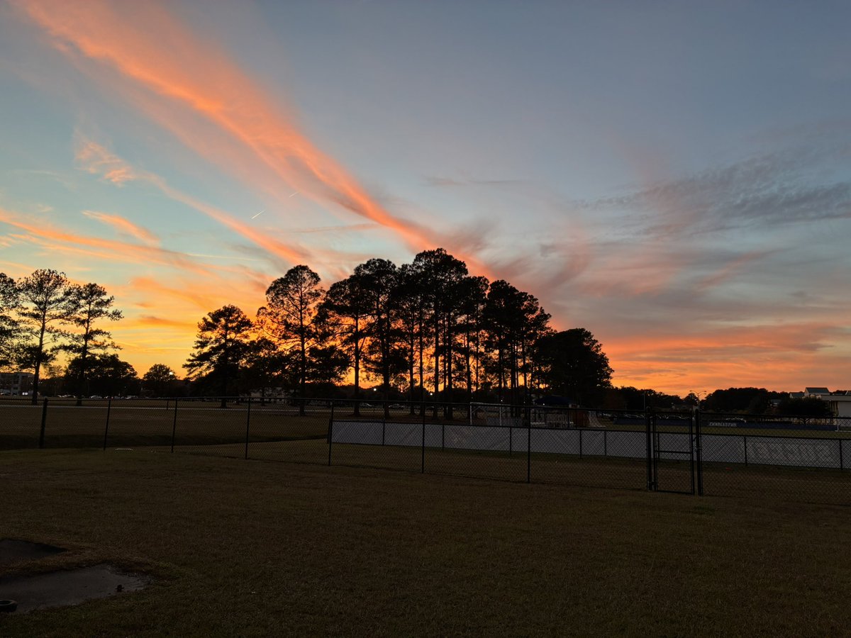 MusserChristi's tweet image. Great practice with great views!! Love this place! #john330bucs @CSUBucsSoftball