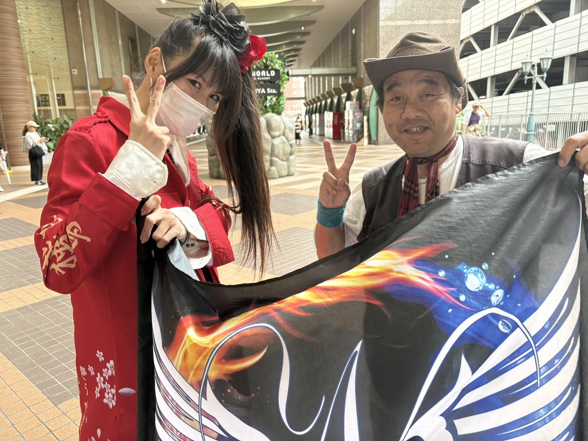 大串奈央ちゃんに年内もう1回会いたかったな。でも今年やっとライブ見れたから良かった。これからも応援する。頑張れ奈央ちゃん

写真は今年京都と大阪のライブにて